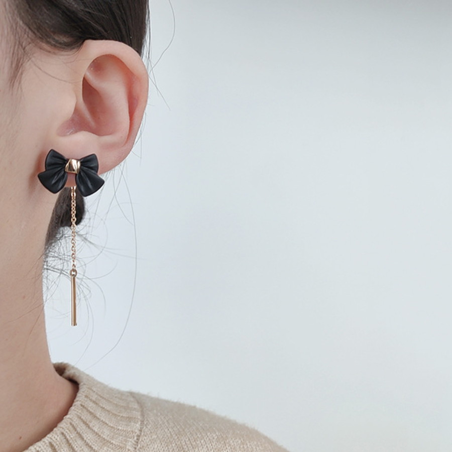 ピアス ブラックリボンバックゴールドチェーンピアス[品番 ピアス ブラックリボンバックゴールドチェーンピアス[品番