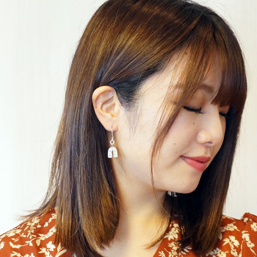 シルバーピアス U字 小花模様[品番：YUKA0007264]｜YUKATAN