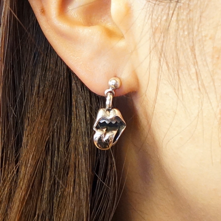 シルバーピアス 唇 くちびる[品番：YUKA0007472]｜YUKATANゆかた