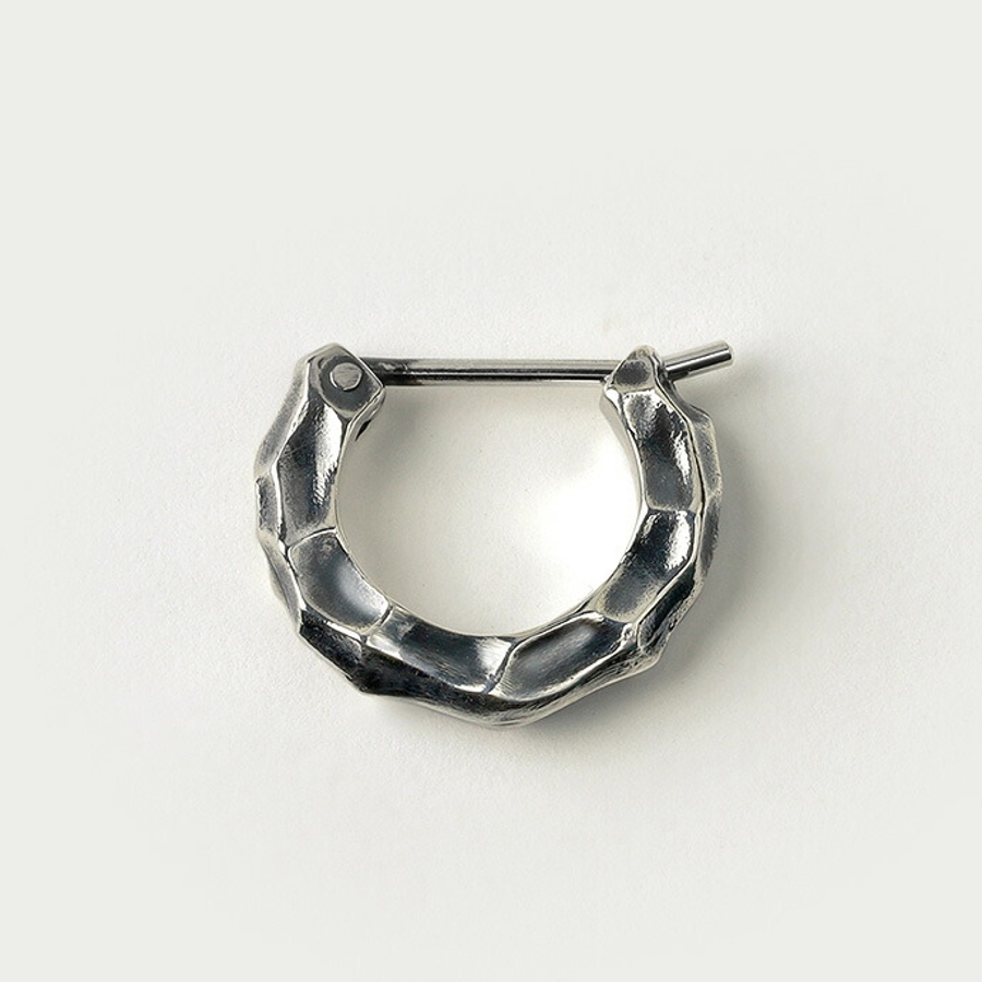 燻し 槌目 デザイン フープ ピアス 片耳用 1個売り[品番：CTRA0003521