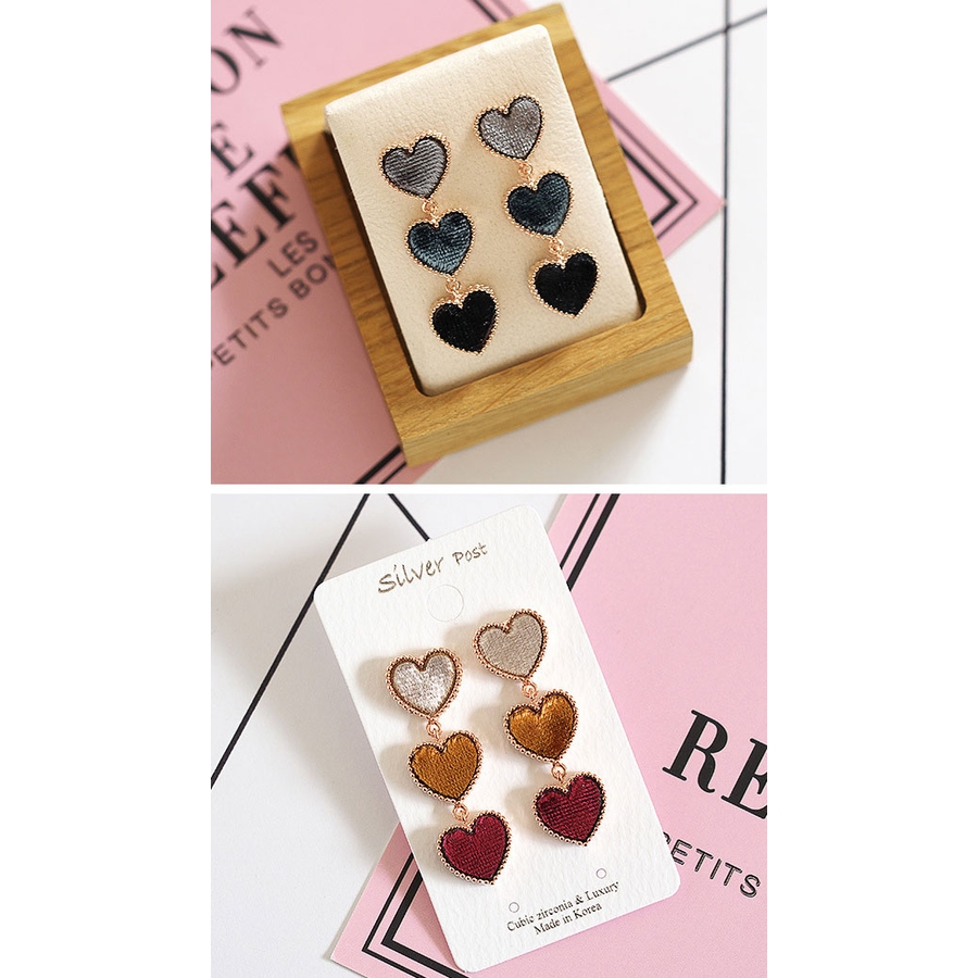 ピアス 3連ハートモチーフ ベルベット 三色切替[品番：HITW0002720