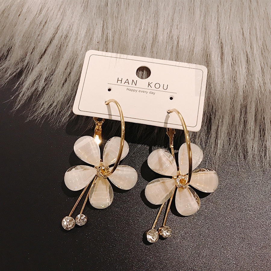 赤花とココナッツフープの大ぶりflowerピアス - ピアス