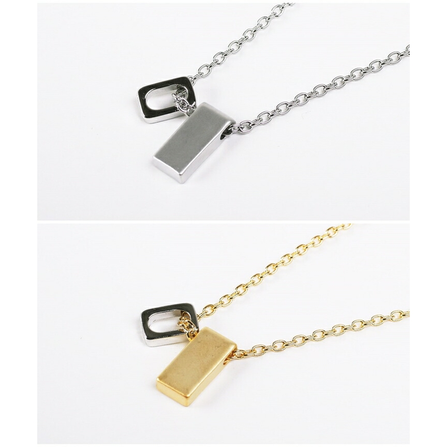 ブラックゴムネックレス 四角いチャーム付き c301.jpg