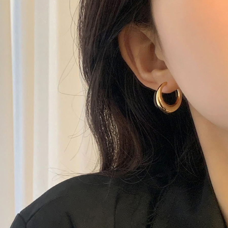 ぷっくりとした厚みがかわいいピアス 上品 両耳[品番 ぷっくりとした厚みがかわいいピアス 上品 両耳[品番