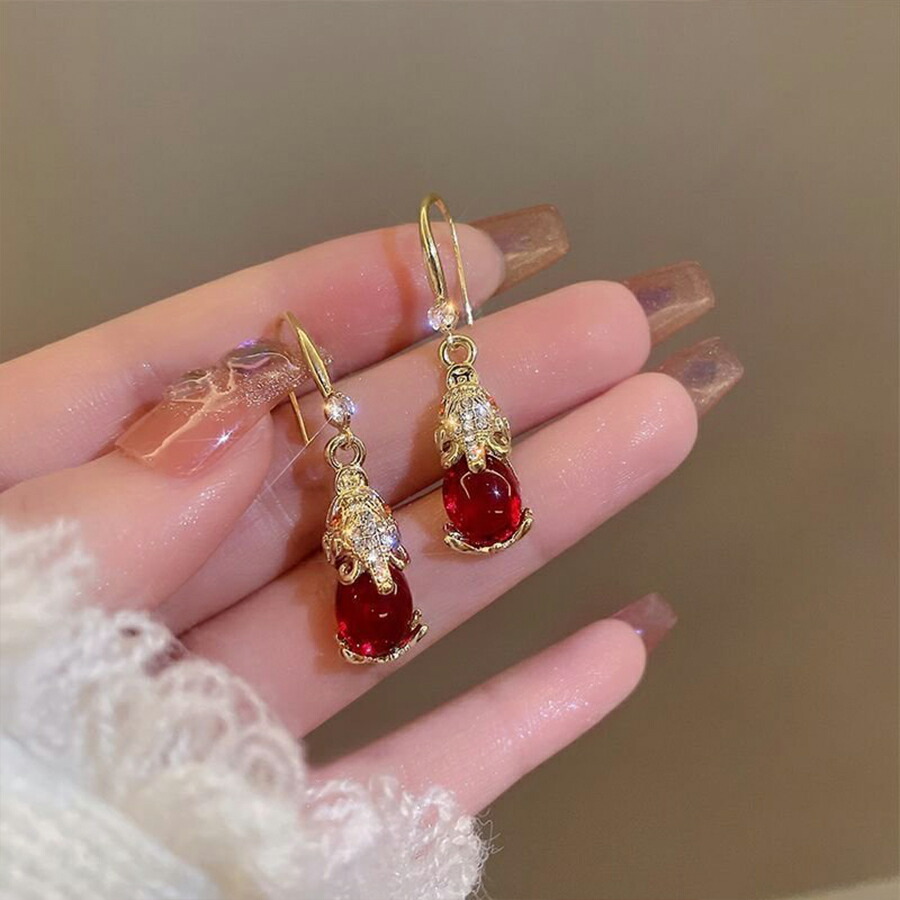 ギフトにも ハッとするレッド コーデのアクセントにCHANELピアス リボンが可愛い♡ギフトにも】CHANEL ピアス (CHANEL/ピアス