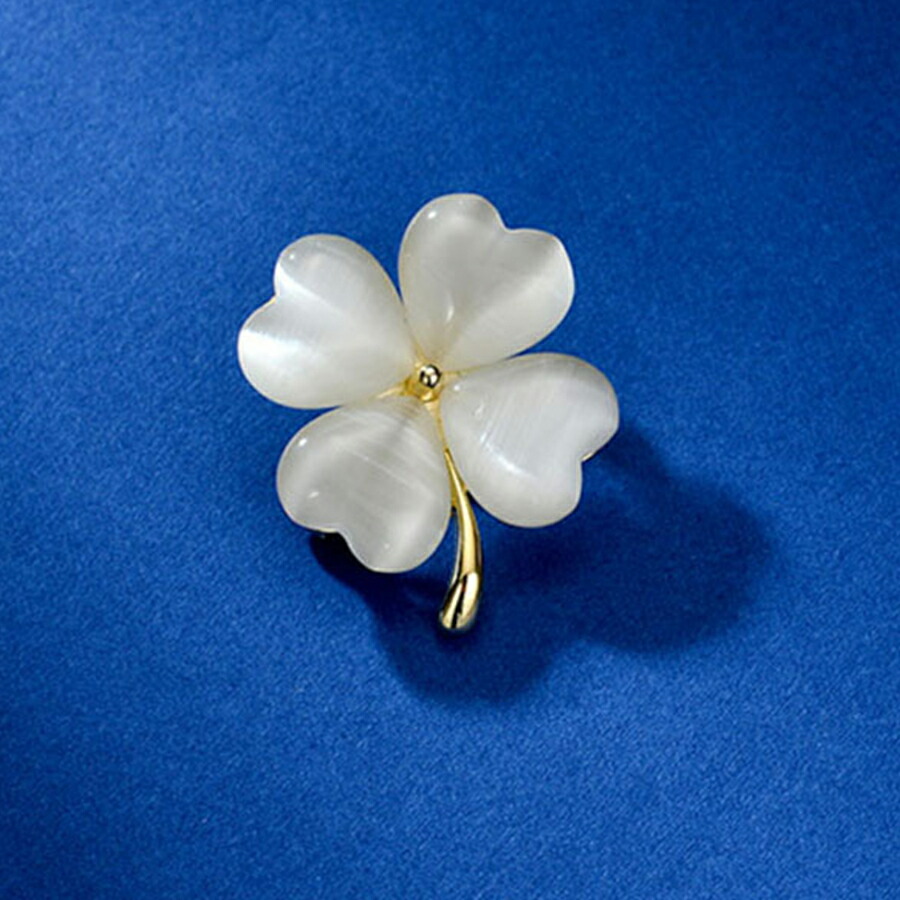 クローバーデザインブローチ 四つ葉 ホワイト[品番：XL000002865