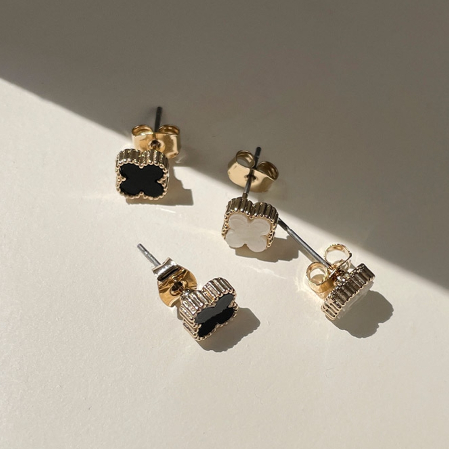 ビジュークローバーピアス アクセサリー ゴールド[品番 ビジュークローバーピアス アクセサリー ゴールド[品番