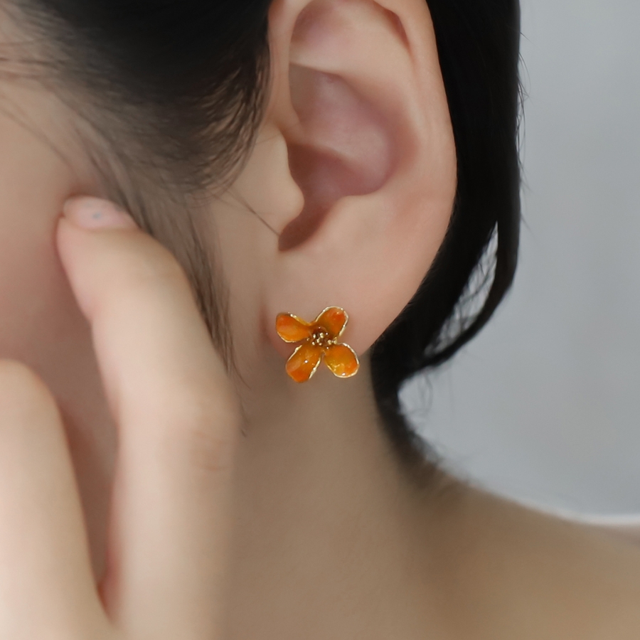 金木犀のイヤーアクセサリー（オレンジ系） ピアス/イヤリング