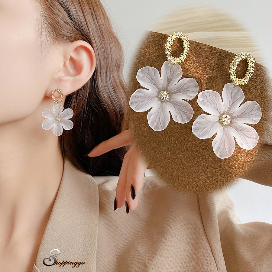 ピアス 揺れる 花[品番：JRKW0002475]｜shoppinggo