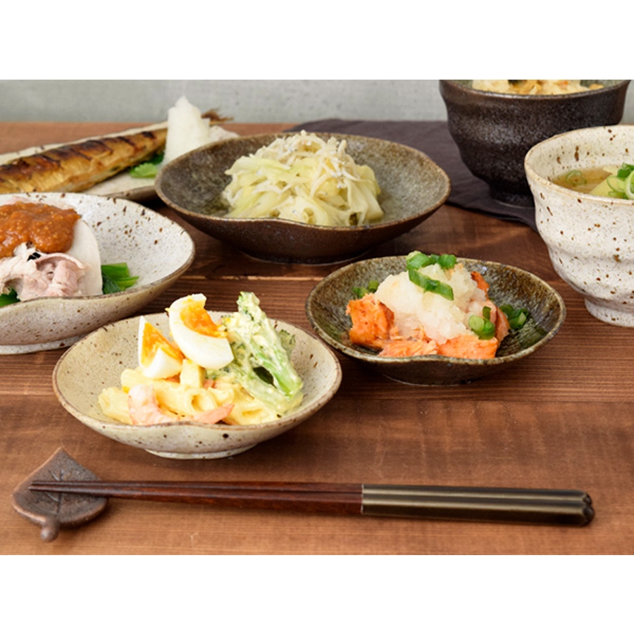 変形三角小皿 13cm 和食器皿[品番：ADMH0000595]｜EAST table