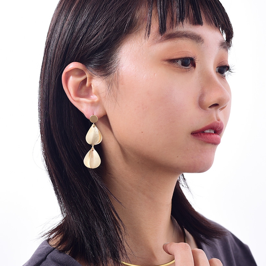 最適な材料 リーフチェーンピアス[品番：VI000001067]｜Vita Felice（ヴィタ ピアス