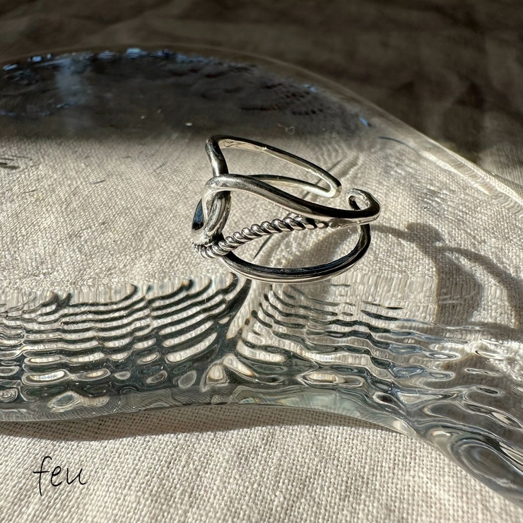 シルバー | SILVER925ツイストリング アレルギー対応素材 フリーサイズ | feu