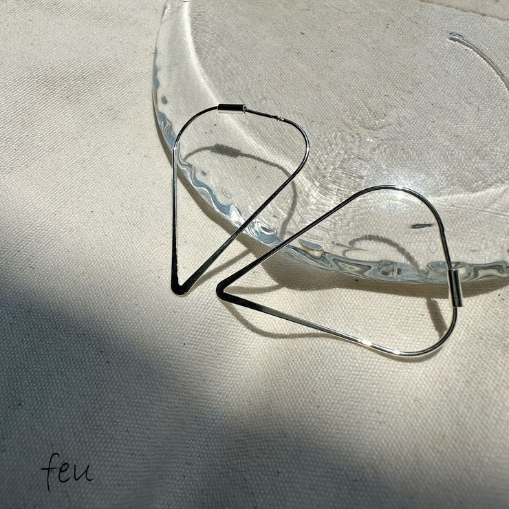 シルバー | トライアングルピアス 華奢 フープ | feu