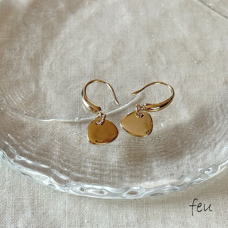 ゴールド | フックピアス 軽量 揺れる | feu