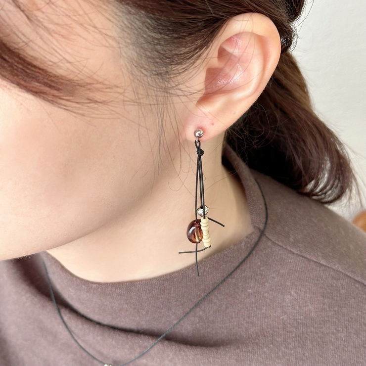 ブラックコード フックピアス 揺れる | feu | 詳細画像9 