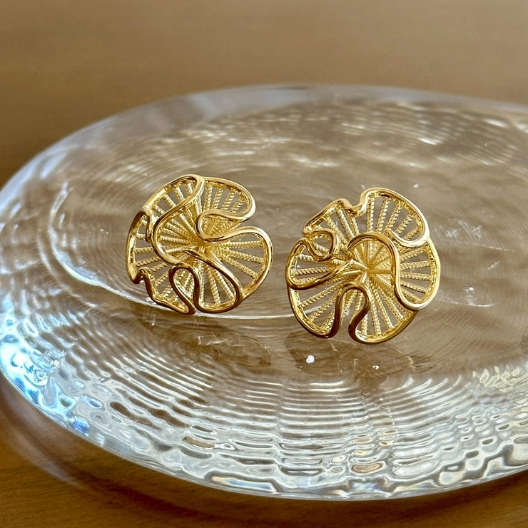 ゴールド | フラワーピアス メタル 大ぶり | feu