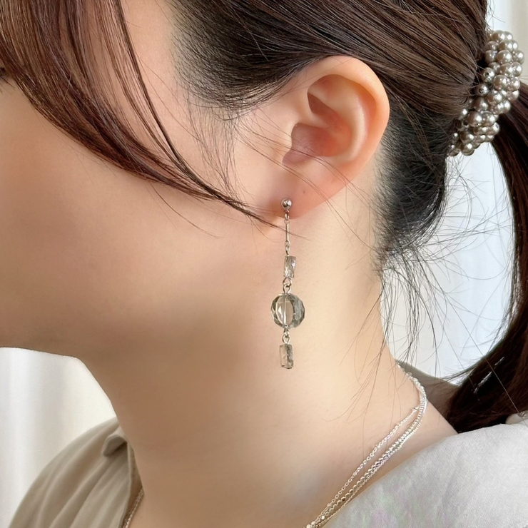 揺れるピアス クリア樹脂 個性的 | feu | 詳細画像13 