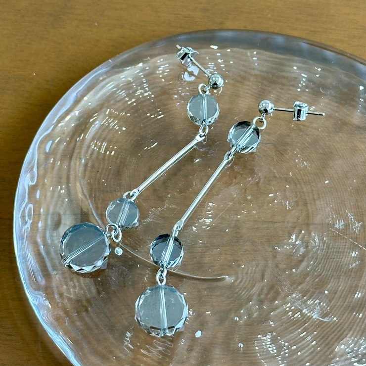 ブラック | 揺れるピアス クリア樹脂 個性的 | feu