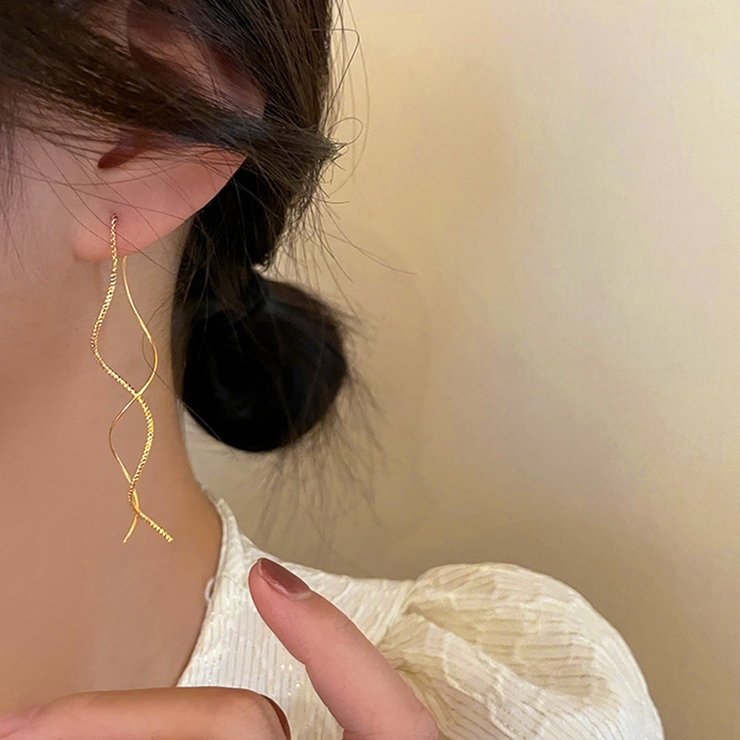 揺れるチェーンピアス ロングピアス 上品 | SUNSHINE CLOSET | 詳細画像3 