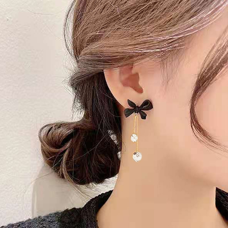 ロングピアス朝露 片耳貴重15cm肩下までビッグリボンロング ロングピアス朝露 片耳貴重15cm肩下までビッグリボンロング