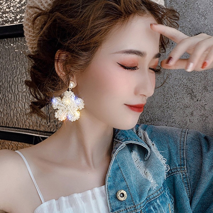 フラワーピアス 大きめ花モチーフ ピアス[品番：AGCW0003576