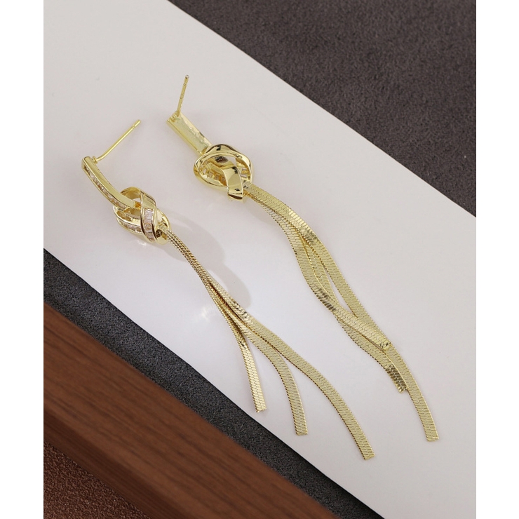 華やかコーデにも負けない存在感♡ロングチェーンピアス 楽天市場】ピアス アメリカンピアス ロングピアス 18k 18金 金属