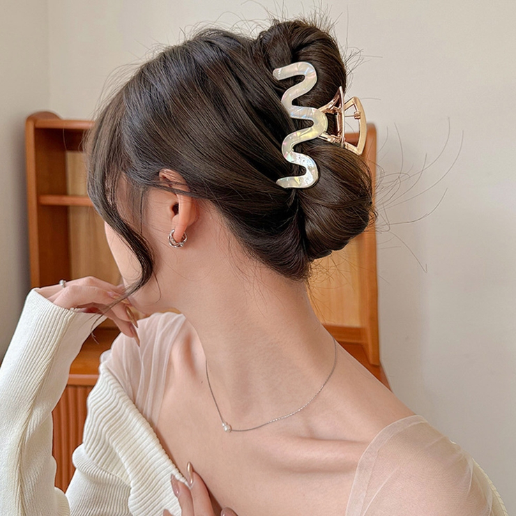 美品 ★ALEXANDRE ZOUARI★ ヘアクリップ ヒョウ柄 ベージュ PUレザー ヘアゴム シュシュ アニマル柄 レオパード ヒョウ柄