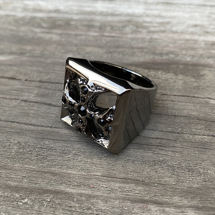ブラッククローム×石ブラック | リング メンズファッション クロス | Anna Mu JAPAN