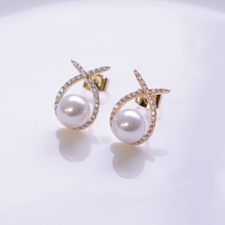 耳元に上品な輝きを添えてくれるノットモチーフパールピアス | aquagarage | 詳細画像6 