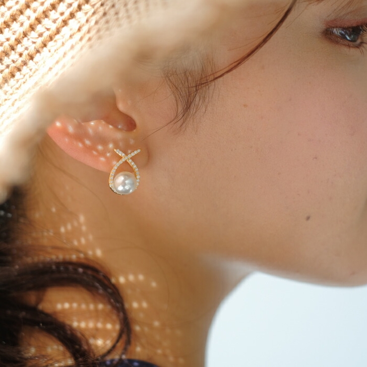 耳元に上品な輝きを添えてくれるノットモチーフパールピアス | aquagarage | 詳細画像9 
