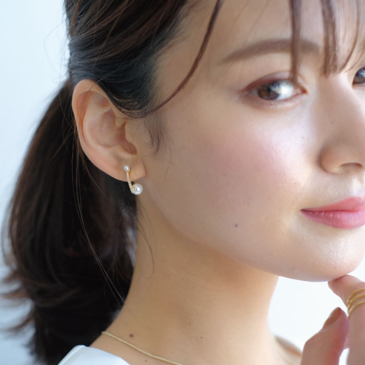 耳元に上品な輝きを添えてくれるビジューバーパールピアス | aquagarage | 詳細画像11 