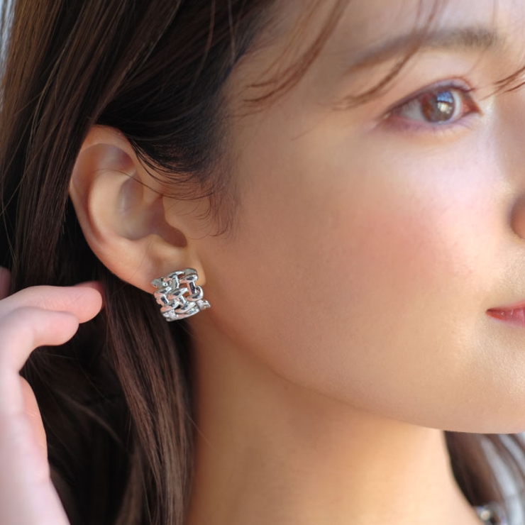 シルバー | 耳元を華やかに彩る！編み込みメタルモチーフピアス | aquagarage