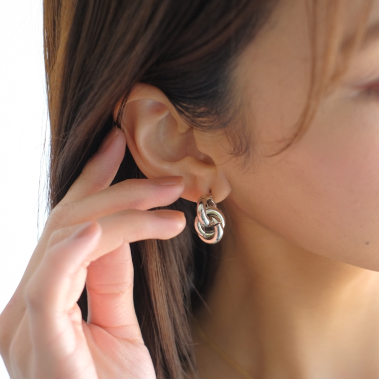 結び目モチーフが愛らしいノットデザインピアス | aquagarage | 詳細画像2 