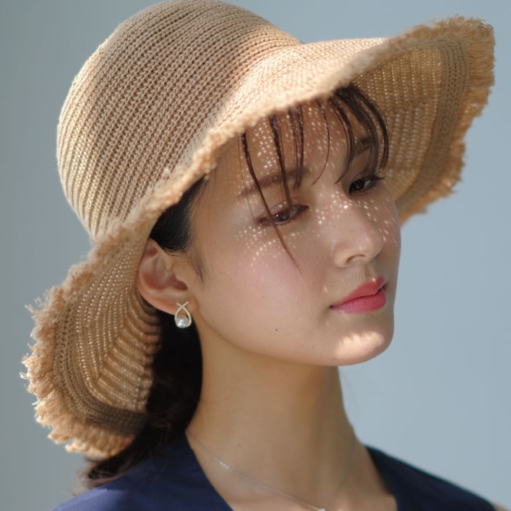 ゴールド | 耳元に上品な輝きを添えてくれるノットモチーフパールピアス | aquagarage