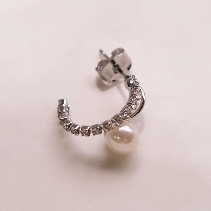 耳元に上品な華やかさを添えるパール2連風フープピアス | aquagarage | 詳細画像10 
