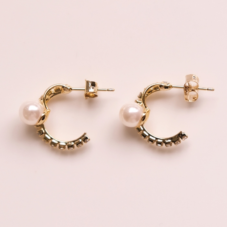 耳元に上品な華やかさを添えるパール2連風フープピアス | aquagarage | 詳細画像6 