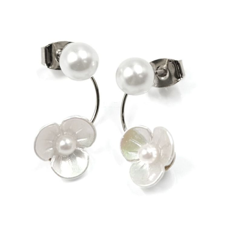 シルバー | 耳元に上品な華やかさを添える！フラワーモチーフピアス | aquagarage