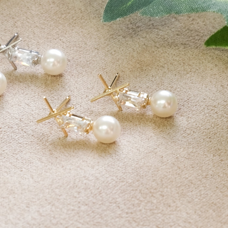ゴールド | 耳元に上品な華やかさを添える！クロスデザインパールピアス | aquagarage