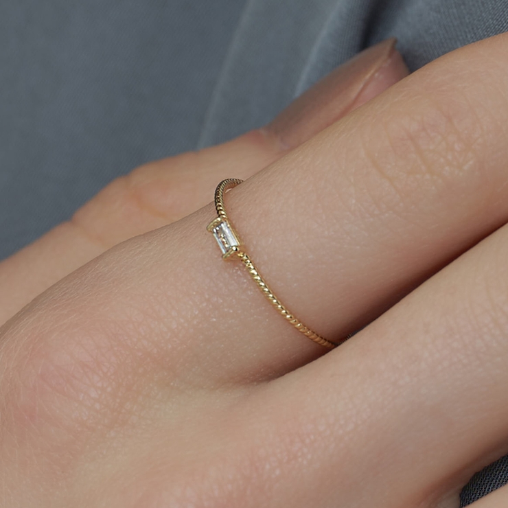 GOLD | クラシカルスクエアストーンピンキーリング | 4quince