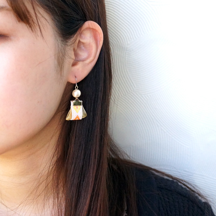アジアン 黄緑 花 ピアス イヤリング ネイティブ チロリアン