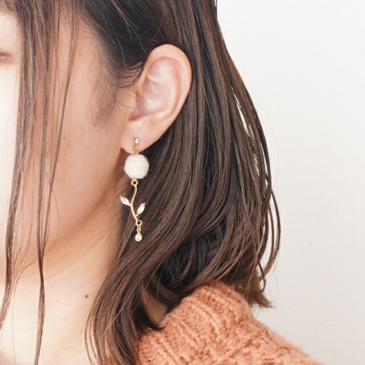 ピアス イヤリング 花 ポンポン 毛玉 キラキラ チタンポスト ピアス イヤリング 花 ポンポン 毛玉 キラキラ チタンポスト