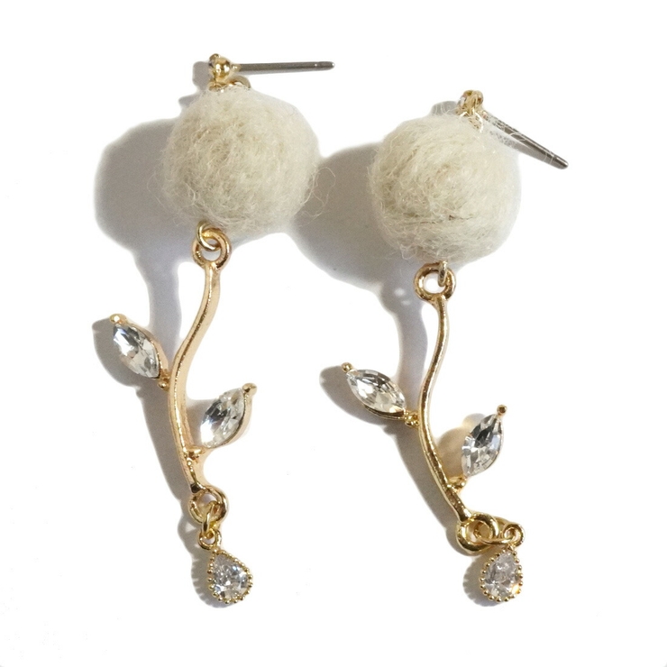 ピアス イヤリング 花 ポンポン 毛玉 キラキラ チタンポスト スタッドピアス | YUKATANゆかたん | 詳細画像9 