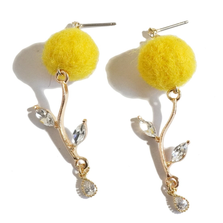 ピアス イヤリング 花 ポンポン 毛玉 キラキラ チタンポスト スタッドピアス | YUKATANゆかたん | 詳細画像10 