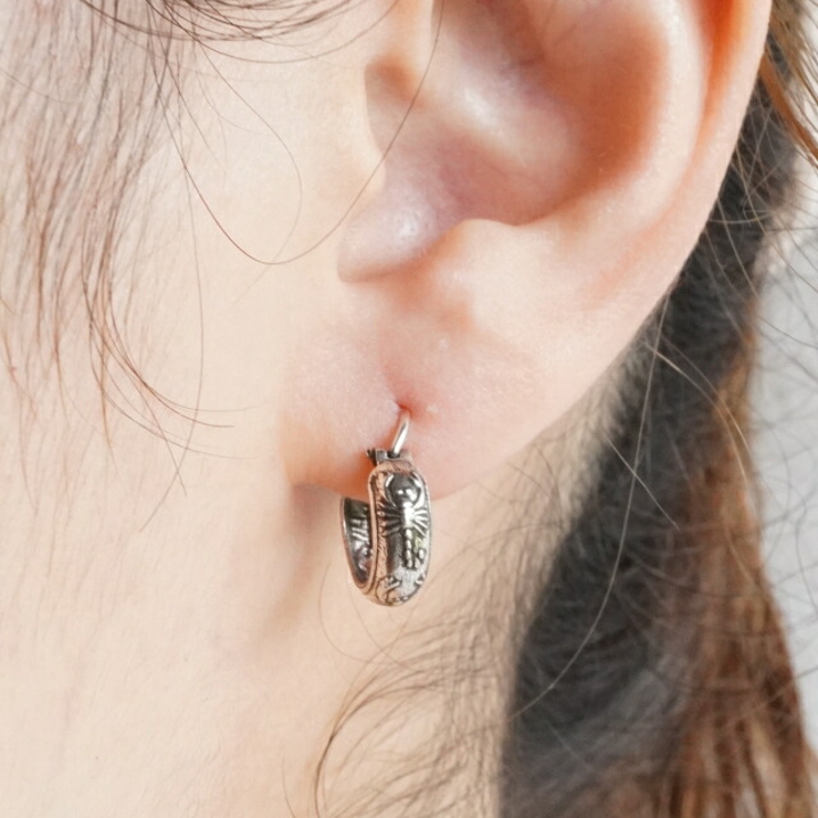 シルバーピアス フープピアス サソリ[品番：YUKA0008326]｜YUKATAN