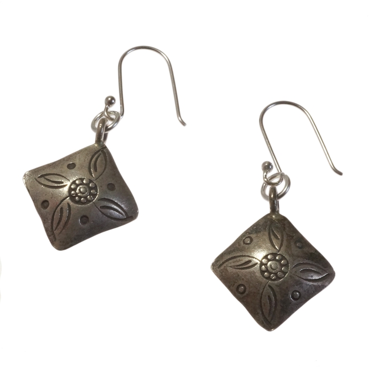 シルバーピアス 魚 さかな[品番：YUKA0007265]｜YUKATANゆかたん