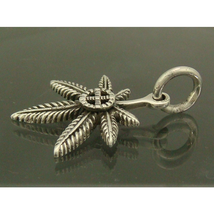 シルバー925 マリファナのペンダントヘッド 真ん中に十字架のデザインが施された… | laplateriashu  | 詳細画像3 