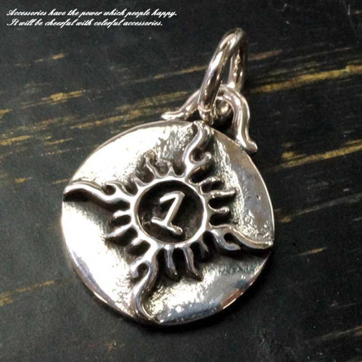 ナンバリング太陽モチーフペンダントトップ アクセサリー | laplateriashu  | 詳細画像1 