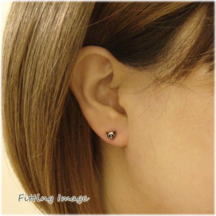 宇宙人のように耳の生えた頬がこけているドクロピアス a164