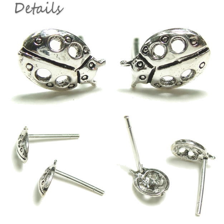 茜　スタッドピアス4点 4つの穴が模様になっているテントウムシのスタッドピアス a507