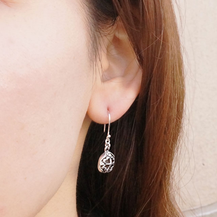 【シルバーピアス】存在感溢れる四つ葉のクローバーモチーフフックピアス 【サガリタ… | YUKATANゆかたん | 詳細画像4 